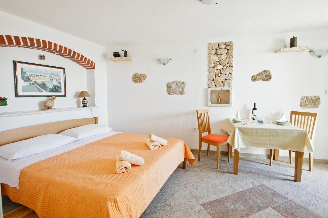Paradise Stone Apartments Bol Room photo